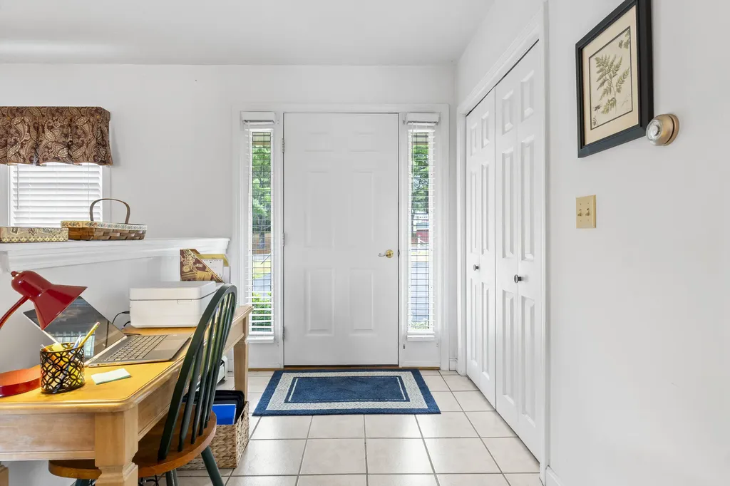 14 Lancelot Road Naples ME 04055