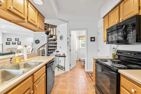 14 Lancelot Road Naples ME 04055