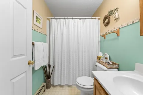 14 Lancelot Road Naples ME 04055