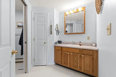 14 Lancelot Road Naples ME 04055