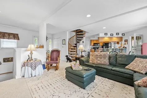 14 Lancelot Road Naples ME 04055