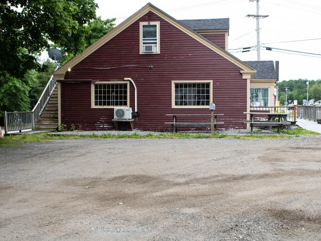 1587 Atlantic Highway Waldoboro ME 04572