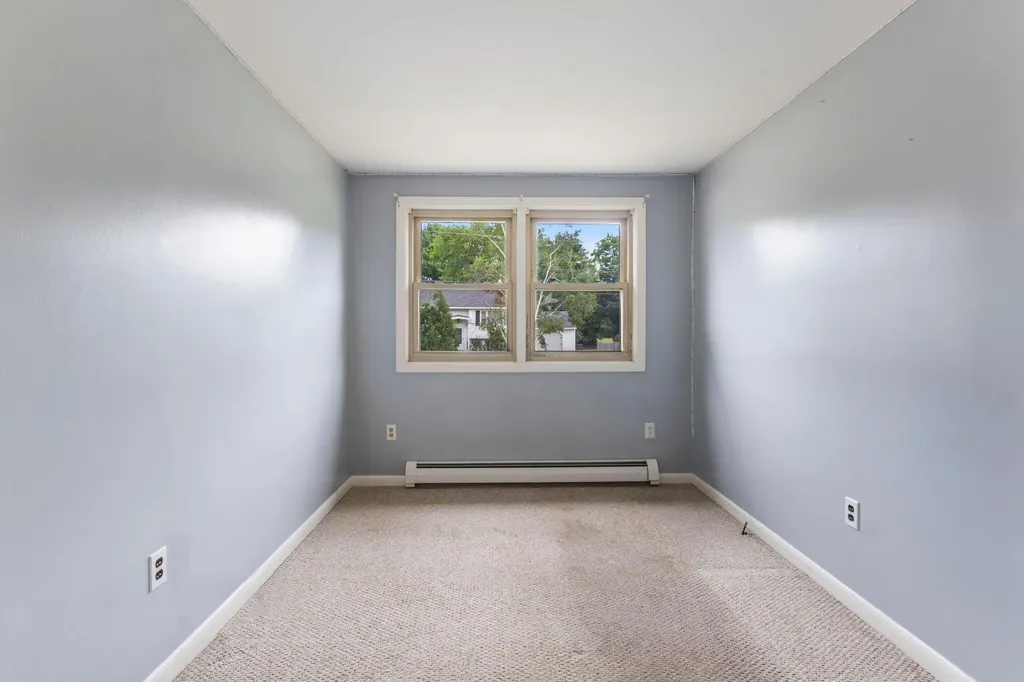 8 Elaine Drive Brunswick ME 04011