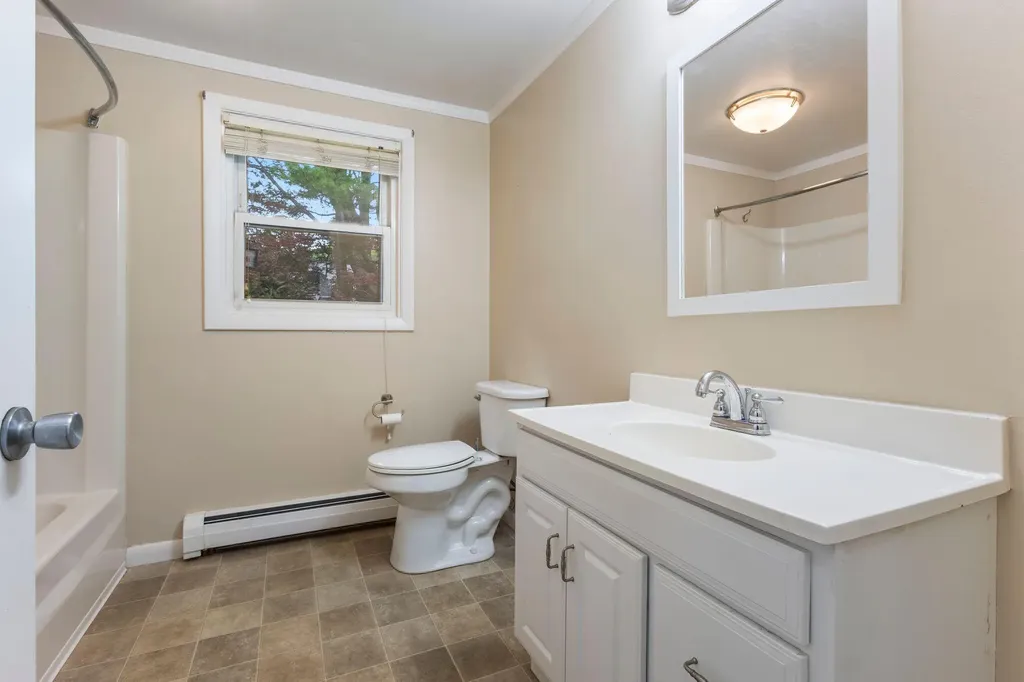 8 Elaine Drive Brunswick ME 04011
