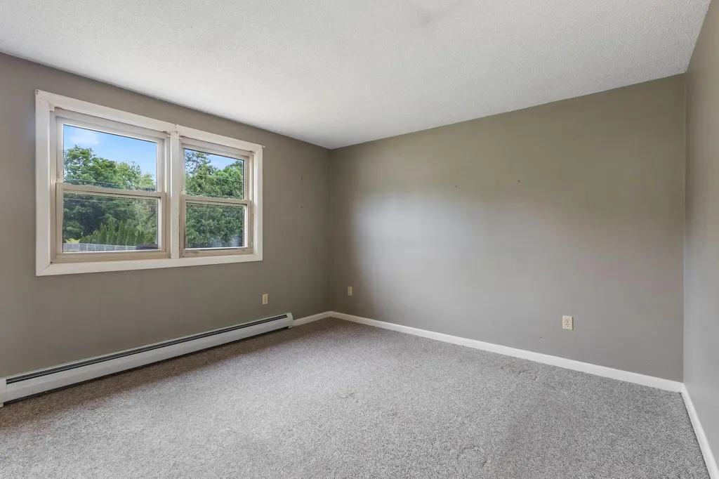 8 Elaine Drive Brunswick ME 04011