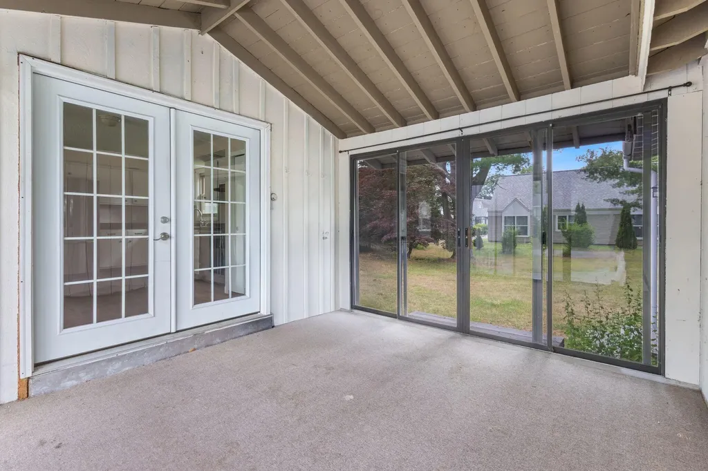 8 Elaine Drive Brunswick ME 04011