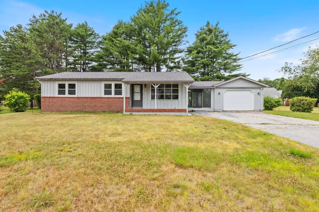 8 Elaine Drive Brunswick ME 04011