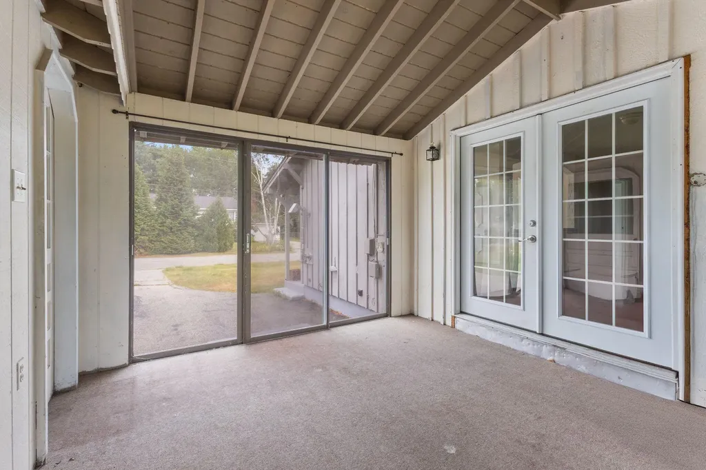 8 Elaine Drive Brunswick ME 04011