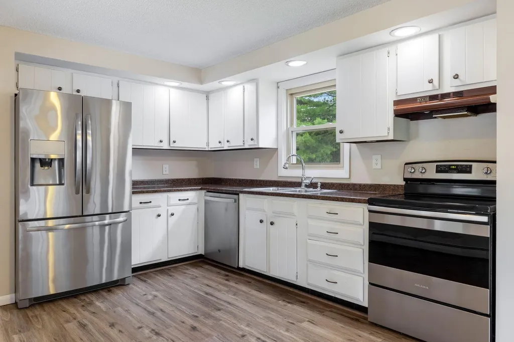 8 Elaine Drive Brunswick ME 04011