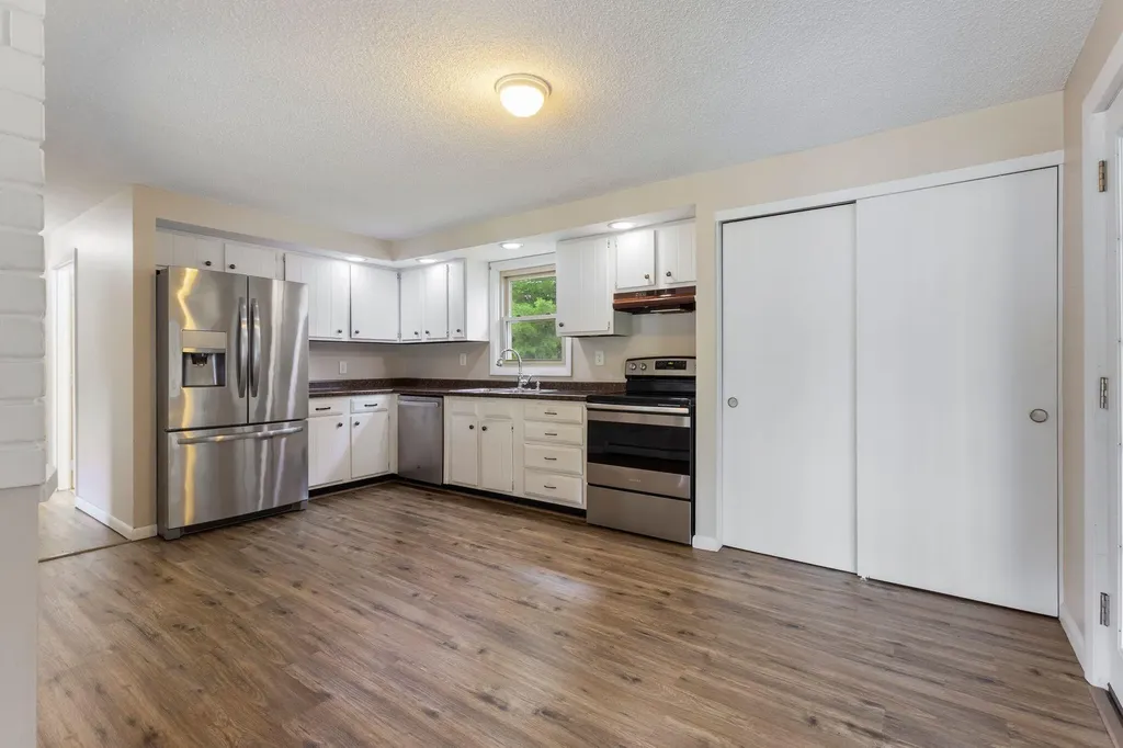 8 Elaine Drive Brunswick ME 04011