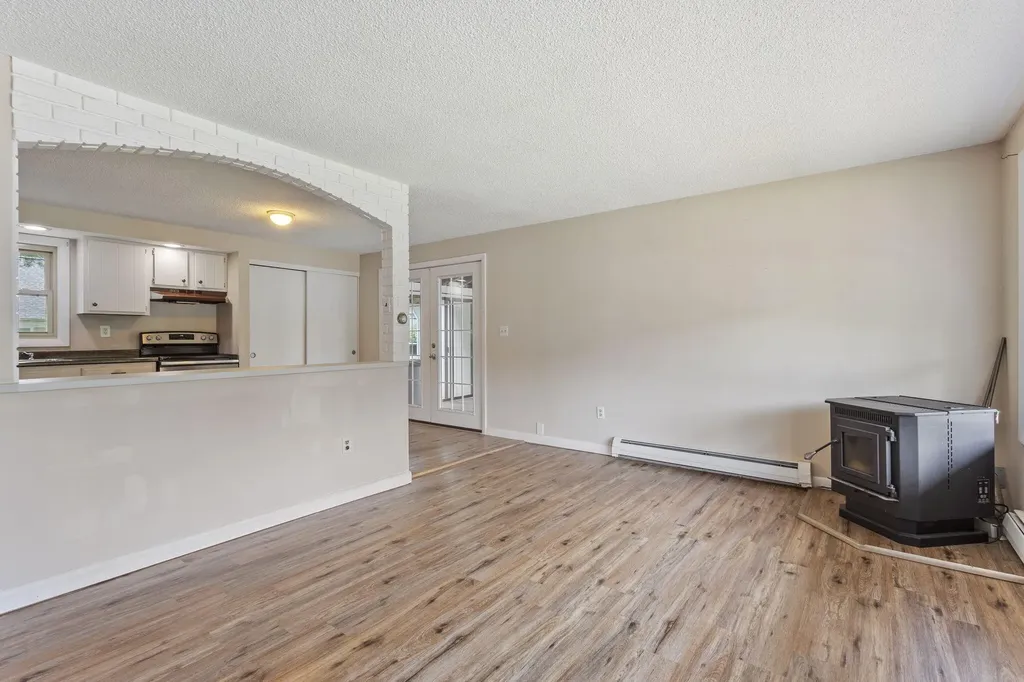 8 Elaine Drive Brunswick ME 04011