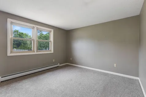 8 Elaine Drive Brunswick ME 04011