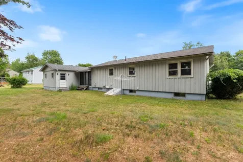 8 Elaine Drive Brunswick ME 04011