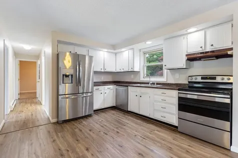 8 Elaine Drive Brunswick ME 04011