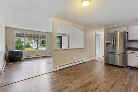 8 Elaine Drive Brunswick ME 04011