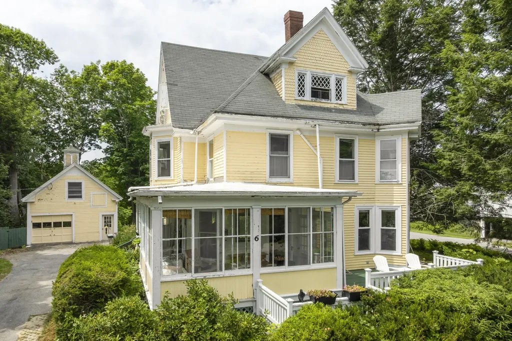 6 Glidden Street Newcastle ME 04553