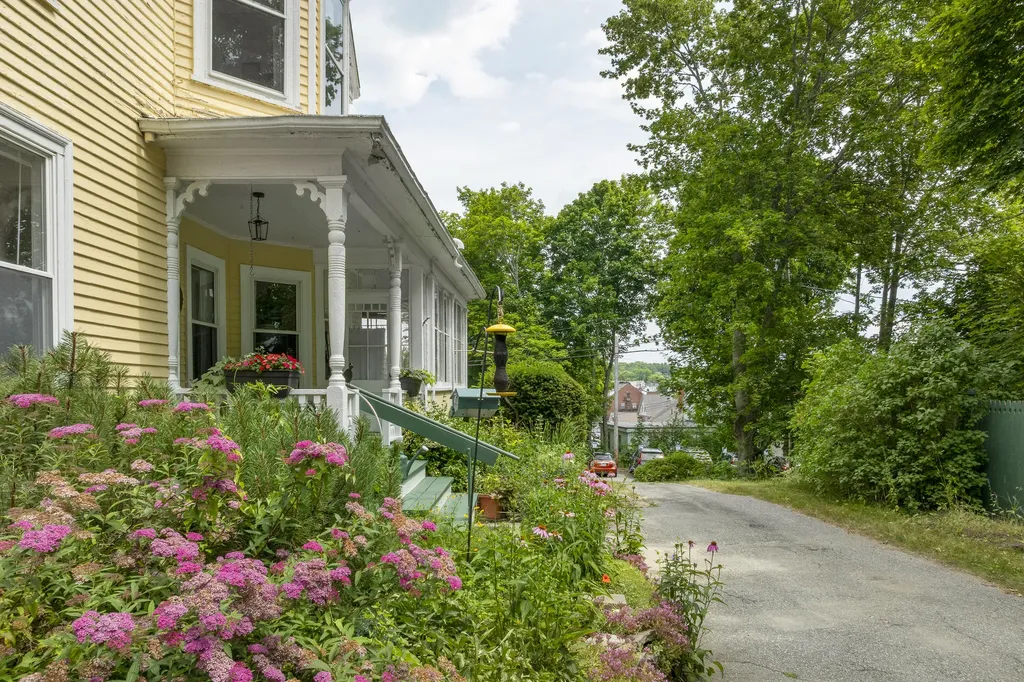 6 Glidden Street Newcastle ME 04553