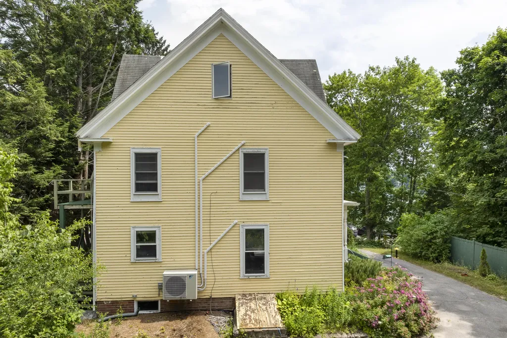 6 Glidden Street Newcastle ME 04553