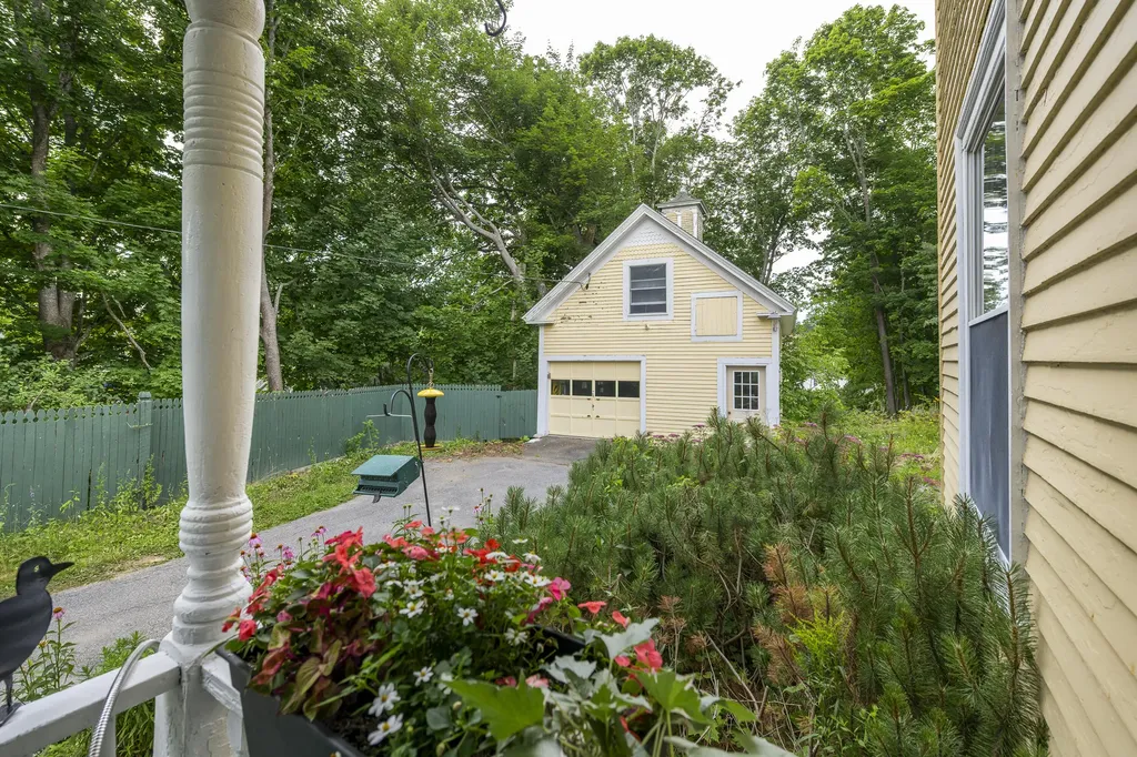 6 Glidden Street Newcastle ME 04553