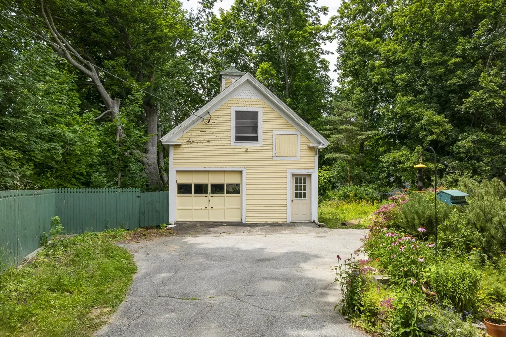 6 Glidden Street Newcastle ME 04553