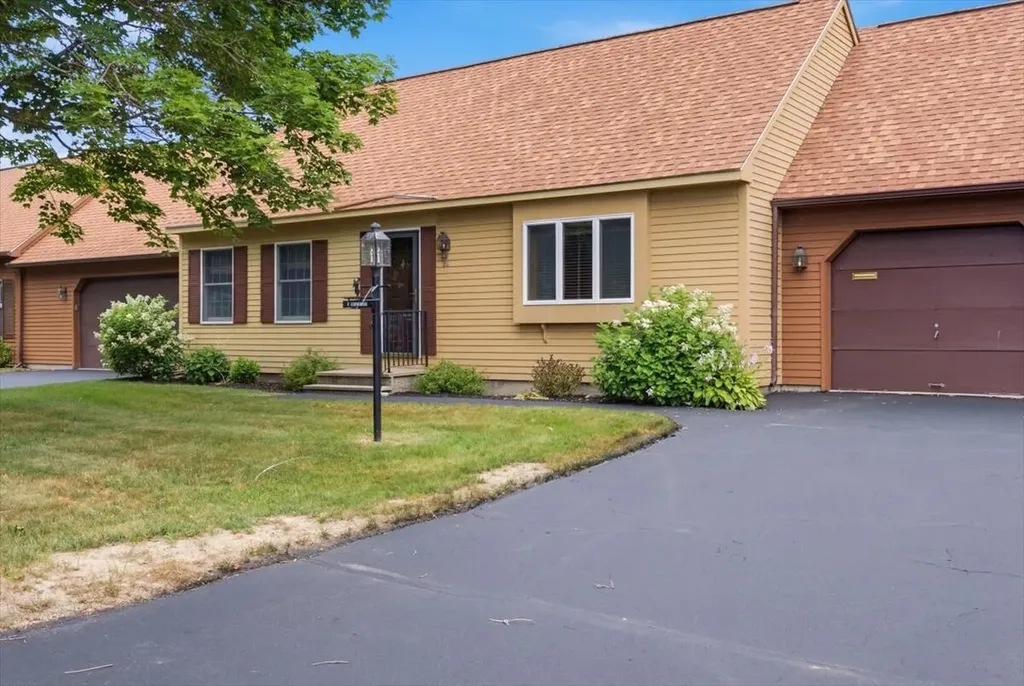 56 Old Carriage Road Auburn ME 04210