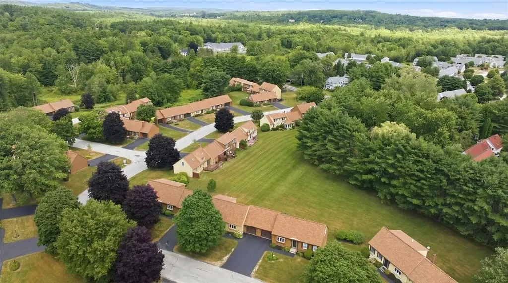 56 Old Carriage Road Auburn ME 04210