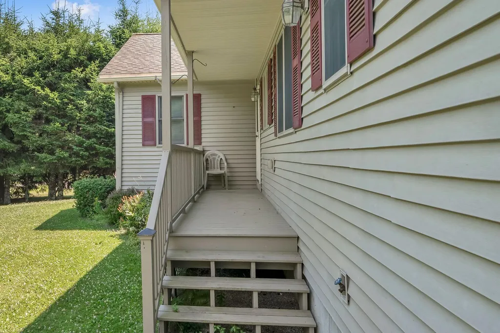 9 Oak Run Owls Head ME 04854
