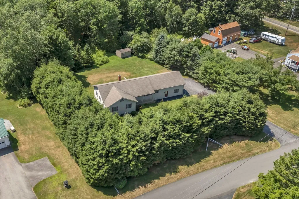 9 Oak Run Owls Head ME 04854