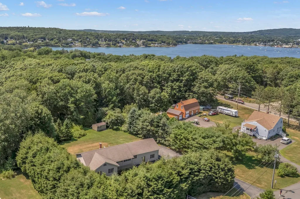 9 Oak Run Owls Head ME 04854