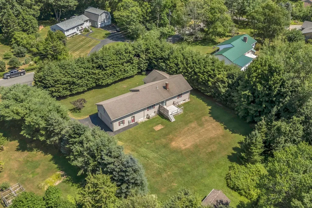 9 Oak Run Owls Head ME 04854