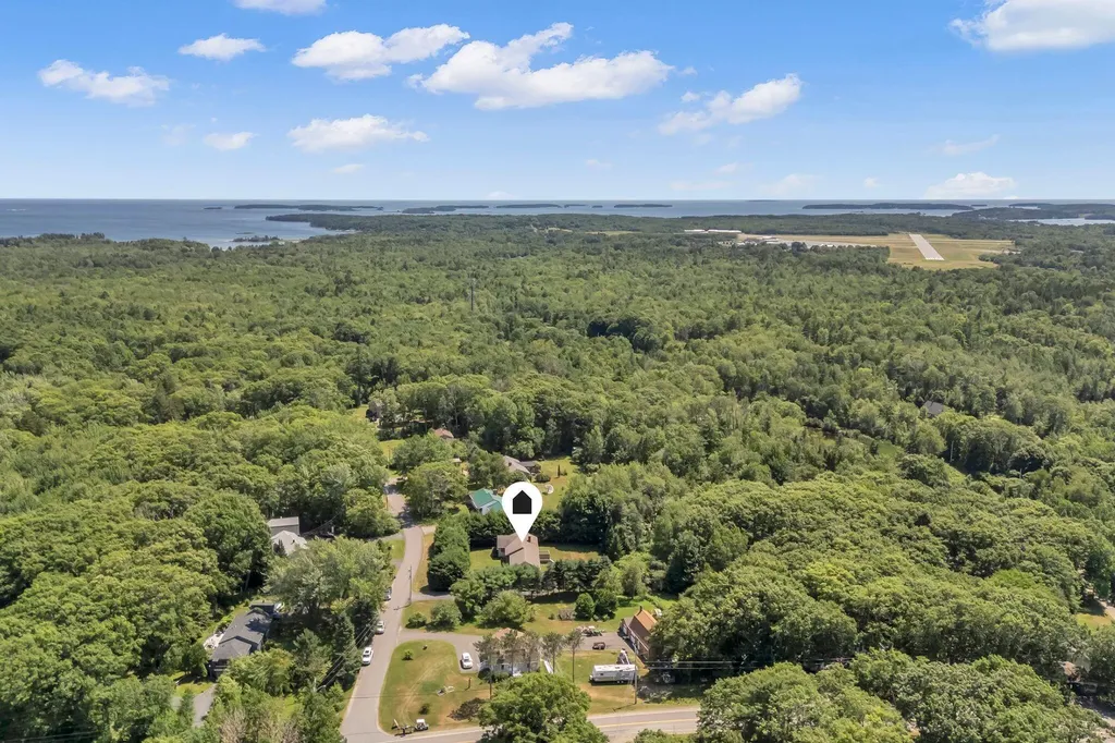 9 Oak Run Owls Head ME 04854