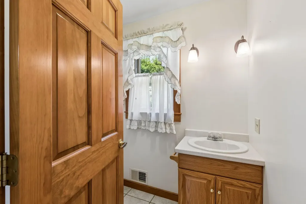 9 Oak Run Owls Head ME 04854