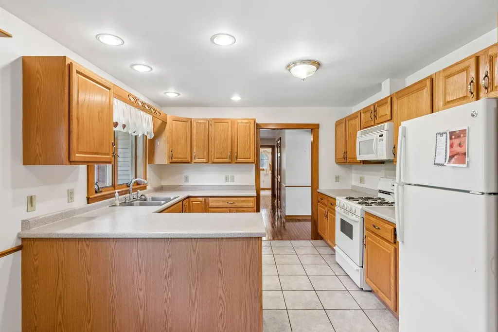 9 Oak Run Owls Head ME 04854