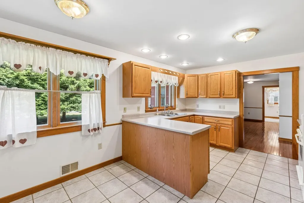 9 Oak Run Owls Head ME 04854