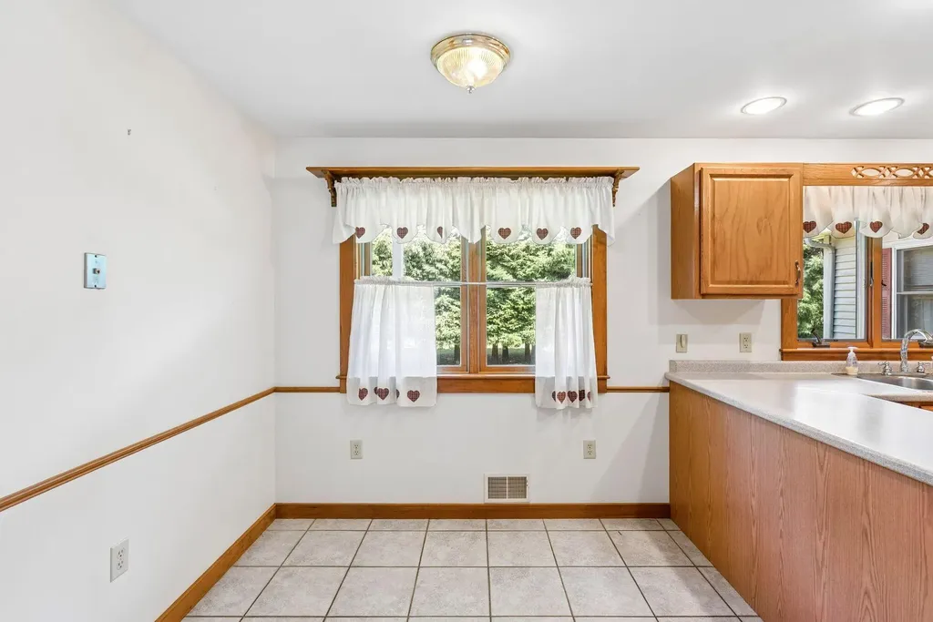 9 Oak Run Owls Head ME 04854