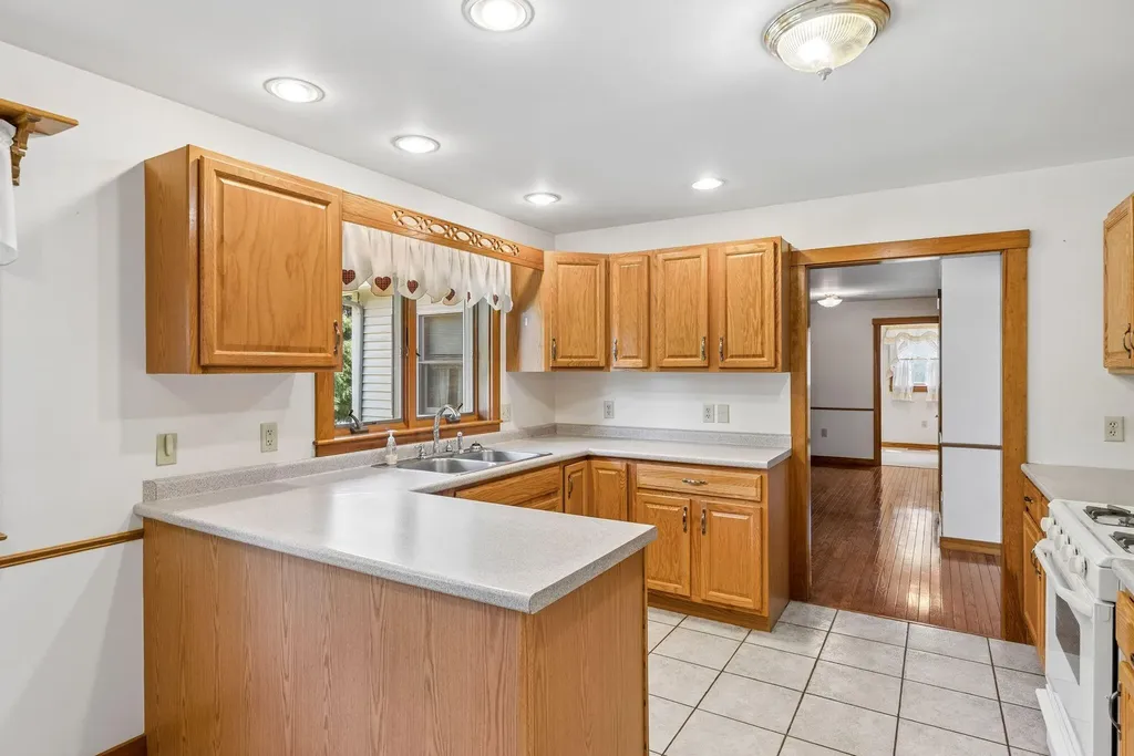9 Oak Run Owls Head ME 04854