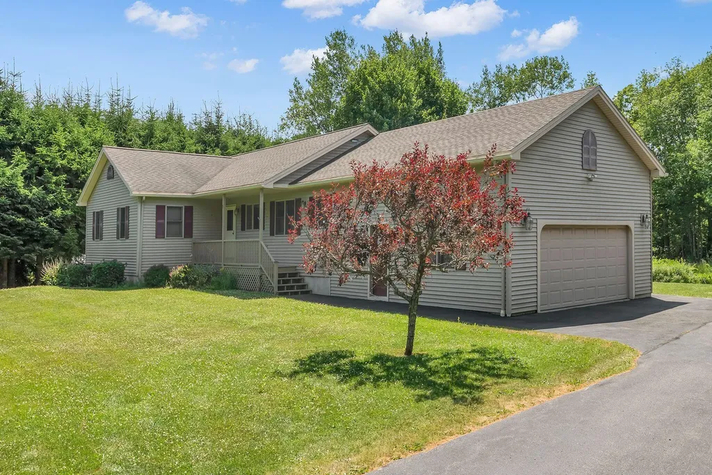 9 Oak Run Owls Head ME 04854
