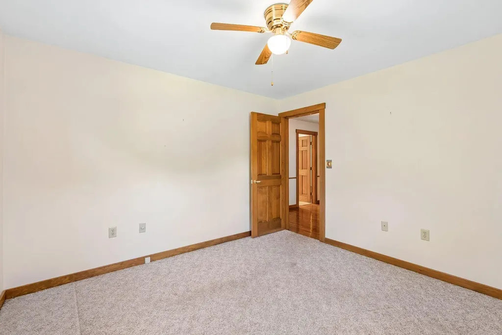 9 Oak Run Owls Head ME 04854