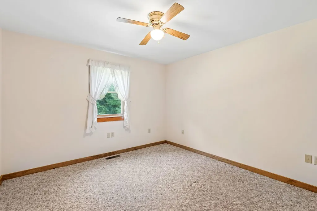 9 Oak Run Owls Head ME 04854