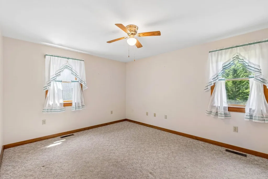9 Oak Run Owls Head ME 04854