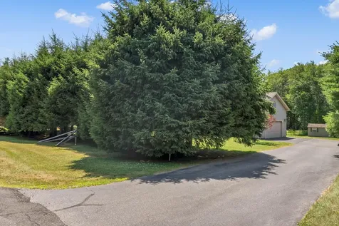 9 Oak Run Owls Head ME 04854