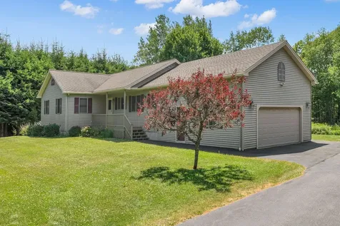 9 Oak Run Owls Head ME 04854