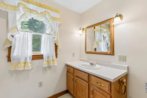 9 Oak Run Owls Head ME 04854