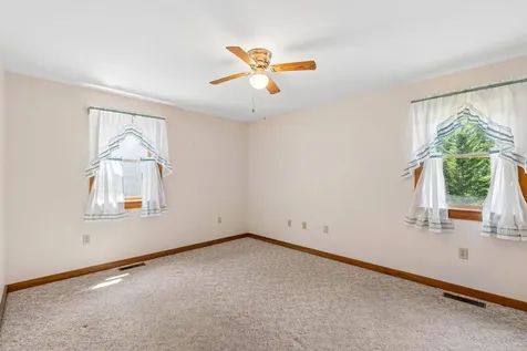 9 Oak Run Owls Head ME 04854