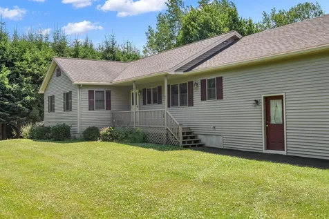 9 Oak Run Owls Head ME 04854