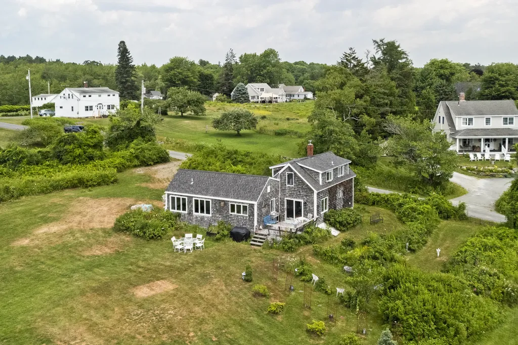 15 Creek Road Bremen ME 04551