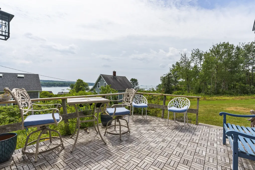 15 Creek Road Bremen ME 04551
