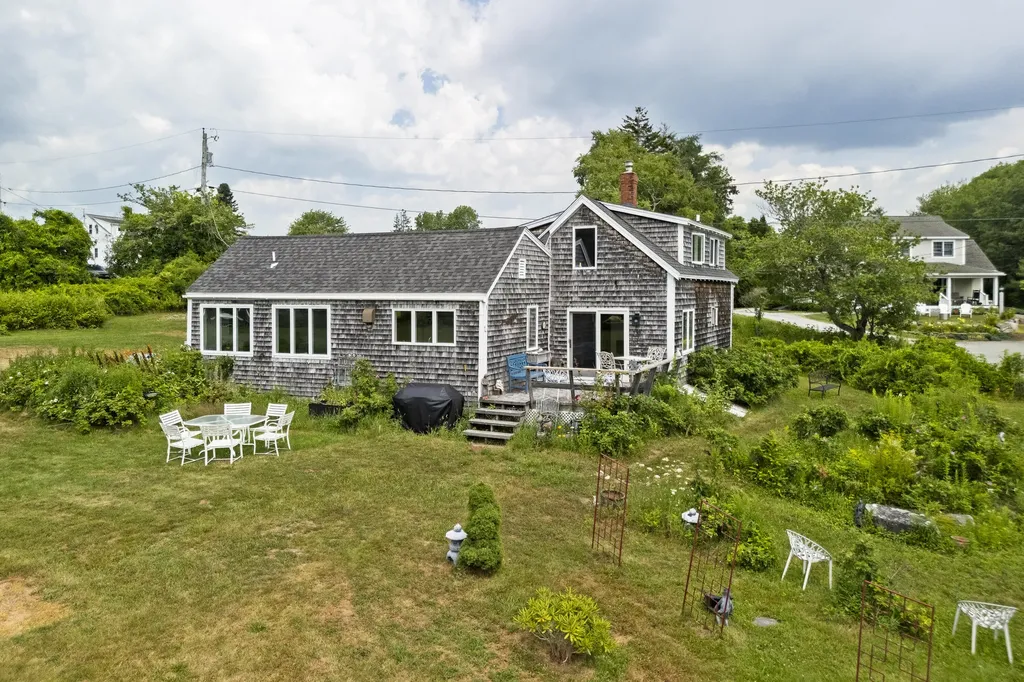 15 Creek Road Bremen ME 04551