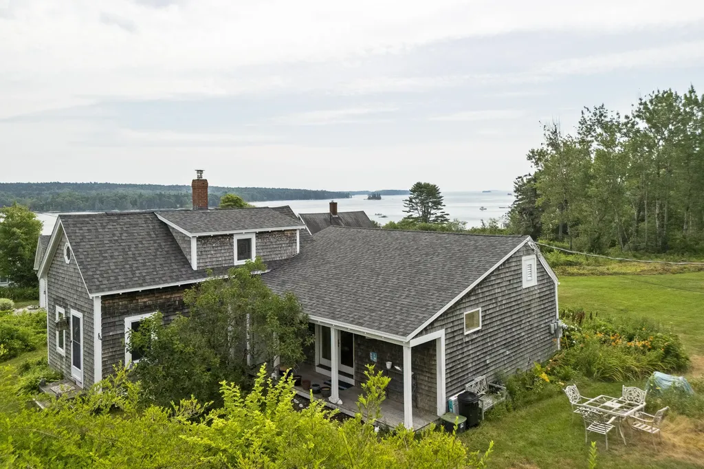 15 Creek Road Bremen ME 04551