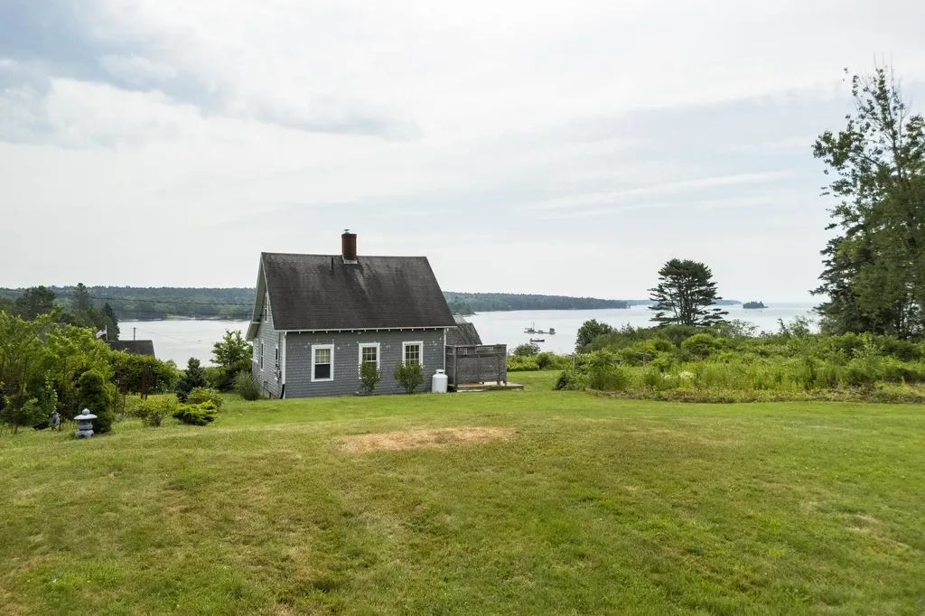 15 Creek Road Bremen ME 04551